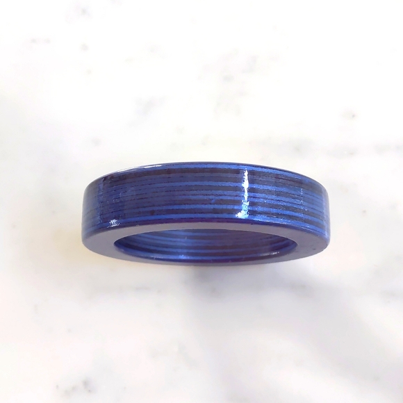 Vintage 0.75" Wide Royal Blue Stripes Painted Wooden Bangle Bracelet. - Picture 1 of 3